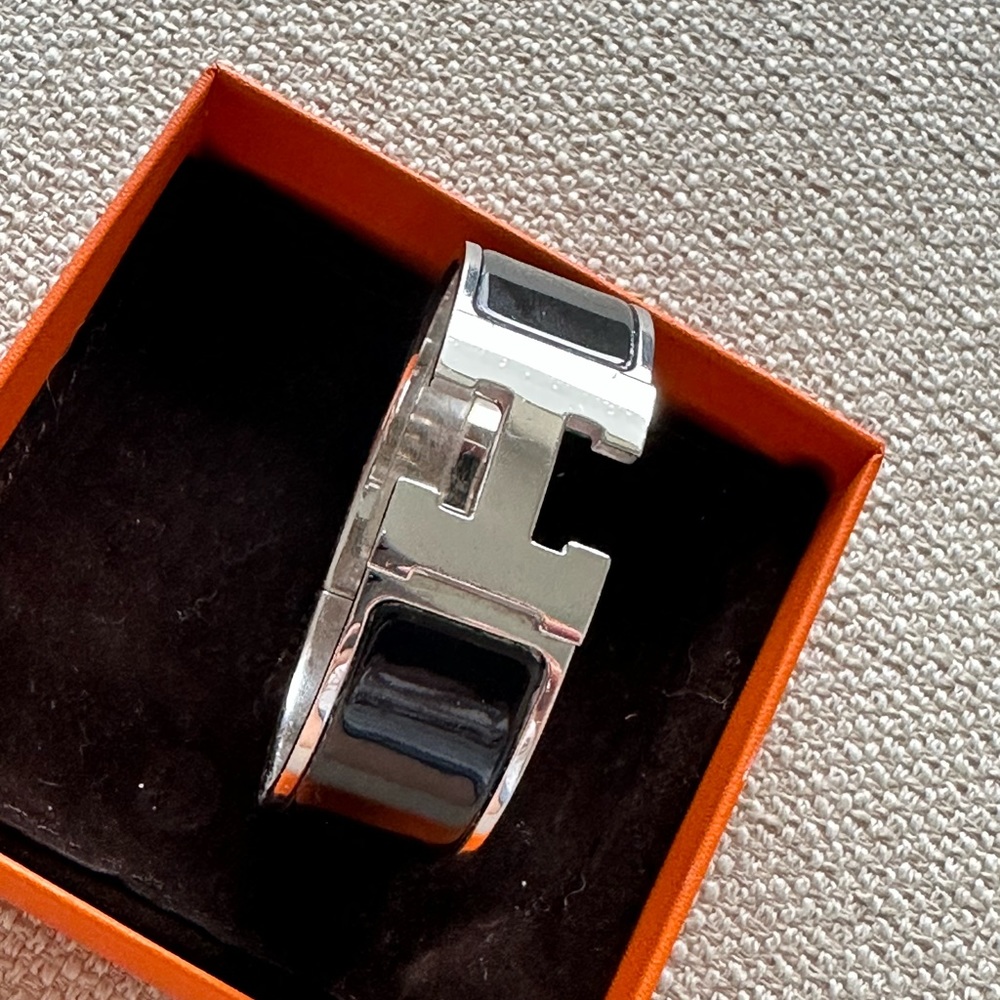 Hermes Clic Clac wide Brecelet in enamel with palladium plated hardware